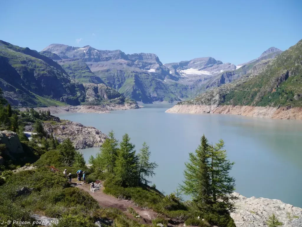 media-librarycjqisoubn5ssf2cERrF